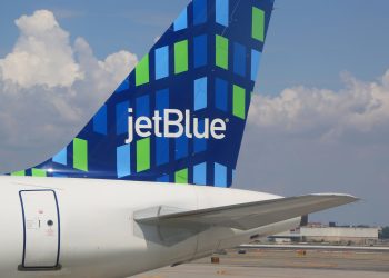 JetBlue stock price: golden cross pattern nears ahead of earnings