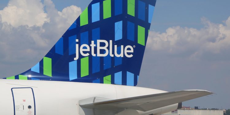 JetBlue stock price: golden cross pattern nears ahead of earnings