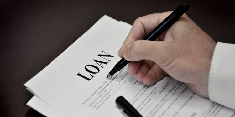 SoFi CEO defends capital raise as Q4 revenue tops $1 billion