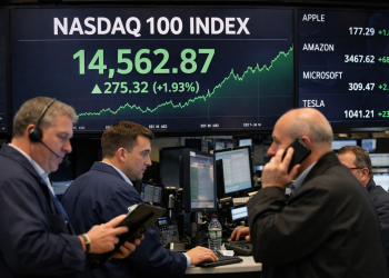 Nasdaq 100 nears correction as risks rise, QQQ ETF outflows jump