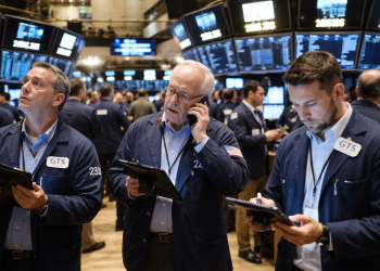 Here are the top gainers and laggards in the S&P 500 Index, SPY, VOO ETFs in 2026