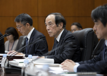 USD/JPY forecast: triangle forms ahead of FOMC, BoJ rate decisions