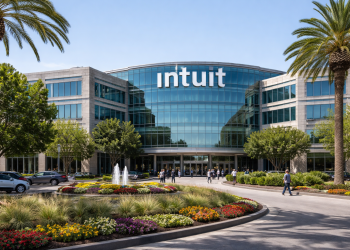 Intuit stock is crashing amid SaaSpocalypse concerns as a bullish pattern forms