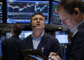 US equities hit peaks ahead of heavy earnings calendar