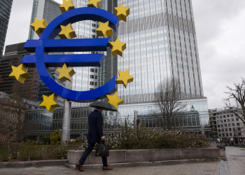 Euro zone growth slows to 0.1% as ECB faces energy risks