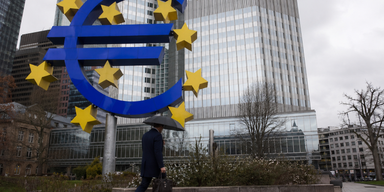Euro zone growth slows to 0.1% as ECB faces energy risks
