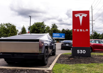 Tesla stock dives 4% as Q1 deliveries fail to meet expectations