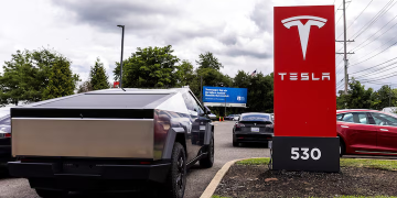 Tesla stock dives 4% as Q1 deliveries fail to meet expectations