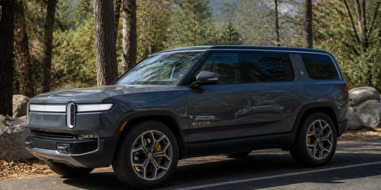 Rivian stock drops 5%: is Amazon reliance a growing risk?