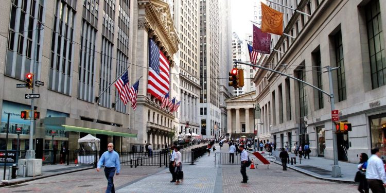 Wall Street futures mixed today: 5 things to know before the market opens