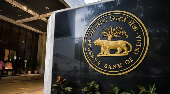 Indian banks lead market gains on RBI’s foreign deposit initiative