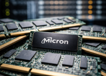 Micron stock crashes 22%: is this AI chip selloff a rare buying chance?
