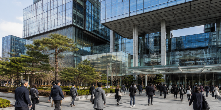 DRAM ETF falls 6.5% after Samsung earnings as expert warns on memory stocks